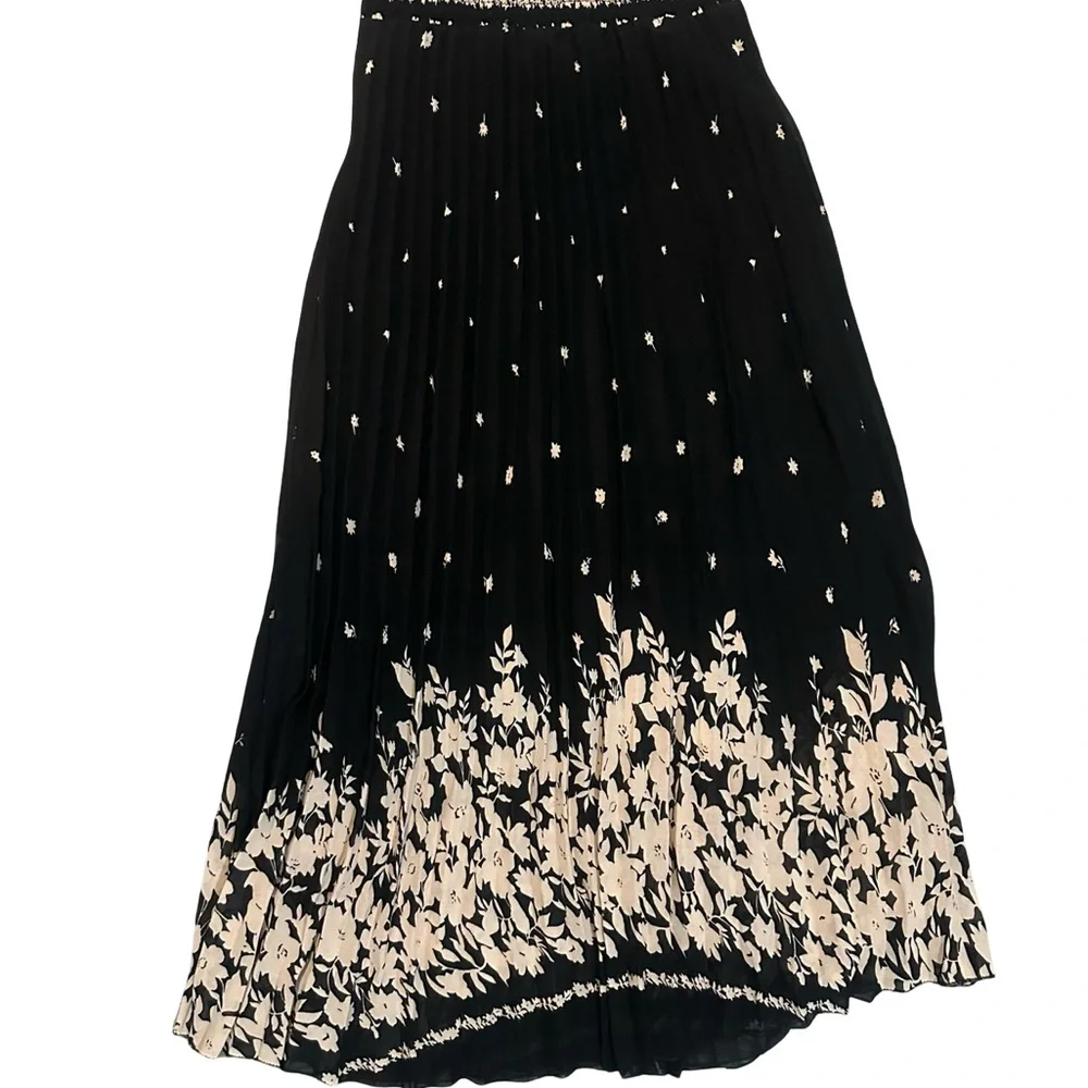 Boho High‎ Waist Pleated Long Skirt Black & Cream Floral Size Large